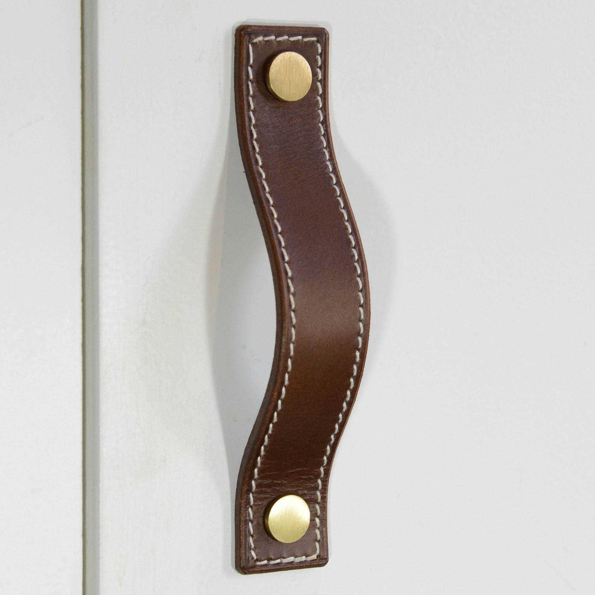Caracu Contrast-Stitched Brown Leather Door Pull with Satin Brass Fixings